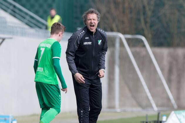 Roedinghausen Germany 31 03 2018 Regionalliga West 2017 2018 SV Roedinghausen vs Bonn SC coach Alfred Nijhuis Roedinghausen Roedinghausen North Rhine Westphalia Germany Haecker Wiehenstadion