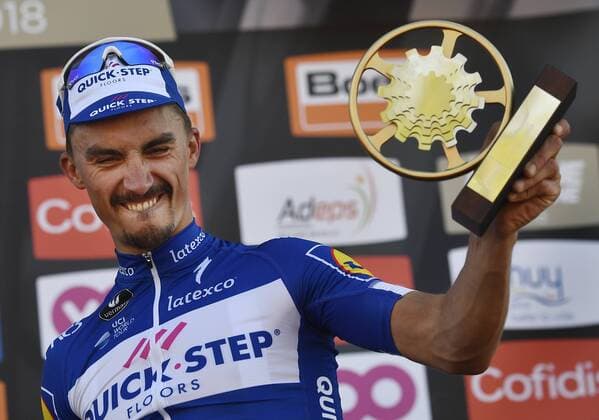Themen der Woche - SPORT Bilder des Tages - SPORT French Julian Alaphilippe of Quick-Step Floors celebrates on the podium after winning the 82nd edition of the men s race of La Fleche Wallonne , a one day cycling race (Waalse Pijl - Walloon Arrow), 198,5km from Seraing to Huy, Wednesday 18 April 2018. ERICxLALMAND  x05331399x