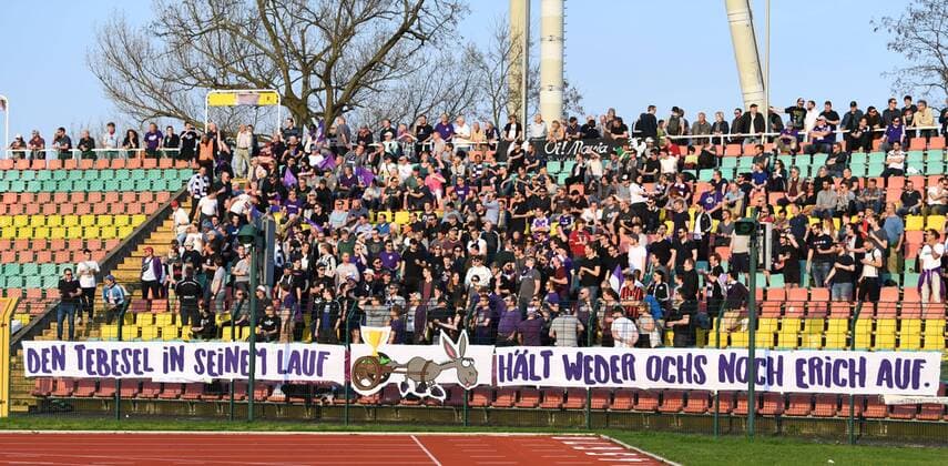 Football Mens Season 2017 2018 Semifinals in the Berlin Pilsner Cup BFC Dynamo Tennis Borussia Fans of TeBe Neither Ochs nor Erich hold the TeBesel in its course on 18 04 2018 Copyright: xMatthiasxKochx