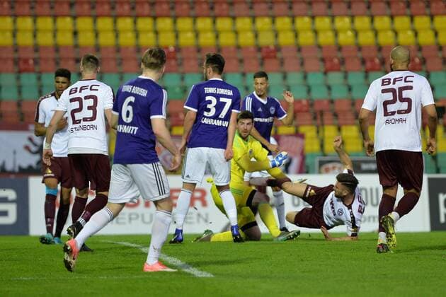 Soccer Men Season 2017 18 Semifinals in the Berlin Pilsner Cup BFC Dynamo Tennis Borussia Berlin David Al Azzawe No 15 BFC Dynamo scores against TW Stephan Flauder No. 1 Tennis Borussia Berlin 1 0 18 04 18 Copyright: xMichaelxHundtx xMatthiasxKochx