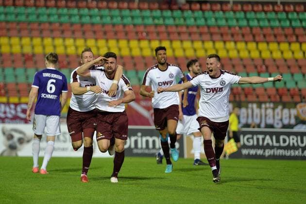 BFC Dynamo David Al Azzawe No 15 BFC Dynamo David Malembana No 5 BFC Dynamo Matthias Steinborn No 23 BFC Dynamo 18 04 18 Soccer World Cup 2017 18 Semifinals in the Berlin Pilsner Cup BFC Dynamo Tennis Borussia Berlin Jubilee after goal 1 0 Vincent Rabiega Nr 9 Copyright: xMichaelxHundtx xMatthiasxKochx