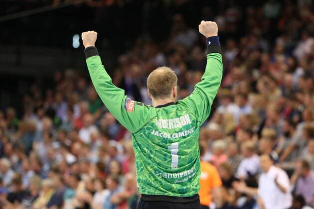 Flensburg Handewitt Montpellier HB EHF Champions League Flensburg 18 04 18 Flensburg 18 04 18 Sport handball VELUX EHF Champions League season 2017 2018 quarterfinals SG Flensburg Handewitt Montpellier HB cheering happy held by Mattias Andersson SG Flensburg Handewitt 01 xmmkx