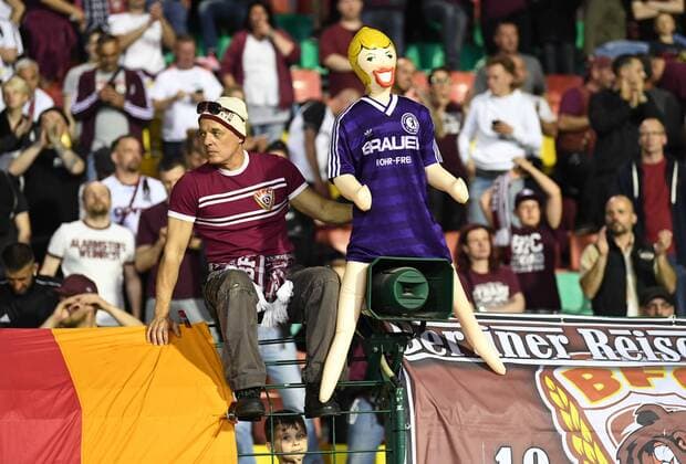 Football Mens Season 2017 2018 Semifinals in the Berlin Pilsner Cup BFC Dynamo Tennis Borussia fan of the BFC with rubber doll in the jersey of Hans Rosenthal Elf was TeBe Fan Jubel after the final whistle 18 04 2018 Copyright: xMatthiasxKochx