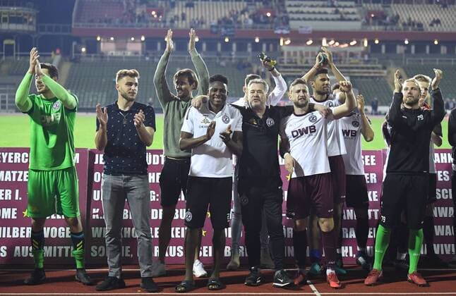 Soccer Mens Season 2017 2018 Semifinals in the Berlin Pilsner Cup BFC Dynamo Tennis Borussia NFC among the fans cheering after the final whistle on the left Goalkeeper Bernhard Hendl BFC Dynamo 3 v l Solomon Okoronkwo BFC Dynamo on the right Goalkeeper Kevin Sommer 18 04 2018 Copyright: xMatthiasxKochx