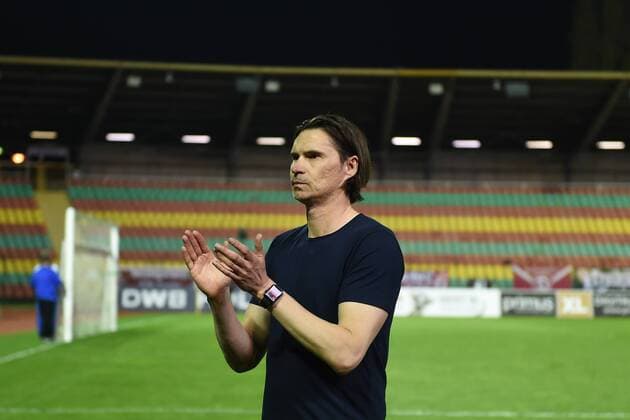 Soccer Men Season 2017 18 Semifinal in the Berlin Pilsner Cup BFC Dynamo Tennis Borussia Berlin Disappointment after the final whistle Head Coach Thomas Brdaric Tennis Borussia Berlin thanks the fans of TeBe 18 04 18 Copyright: xMichaelxHundtx xMatthiasxKochx