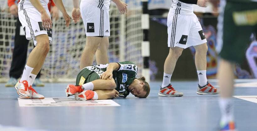 Photo injury of Matthias Zachrisson FuÌchse Handball men on 19 04 2018 1 Bundesliga THW Kiel Füchse Berlin 25 20