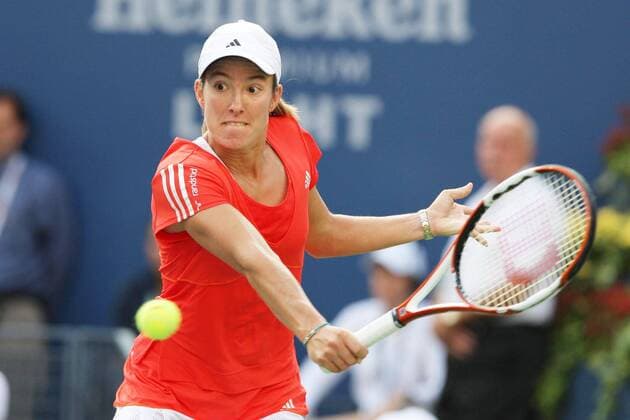 - NEW YORK, USA: Belgian Justine Henin returns the ball to American Venus Williams during their semi-final match at the USTA National Tennis Center in Flushing Meadows, New York, 08 September 2007. The world number one Justine Henin will play tomorrow her finale against Svetlana Kuznetsova. Henin won with 7-6 (7 2), 6-4. PHILIPPExBUISSIN  x7381944x