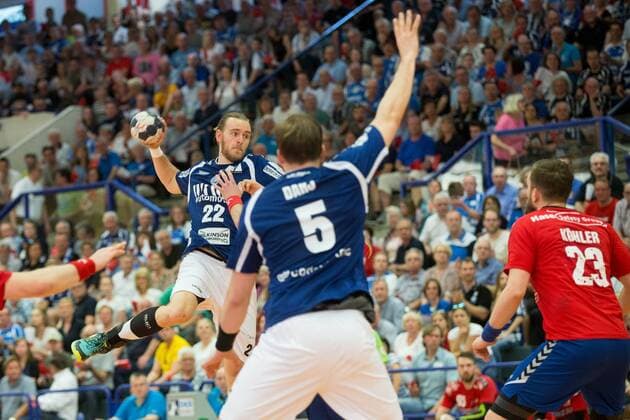 Fabian Gutbrod 22 Bergischer HC in the lead in front of Max Darj 5 Bergischer HC and against Janik Köhler 23 Wilhelmshavener HV Bergischer HC vs Wilhelmshavener HV Handball 2 Bundesliga 20 04 18 Solingen NRW Germany Klingenhalle Copyright: xcdnx