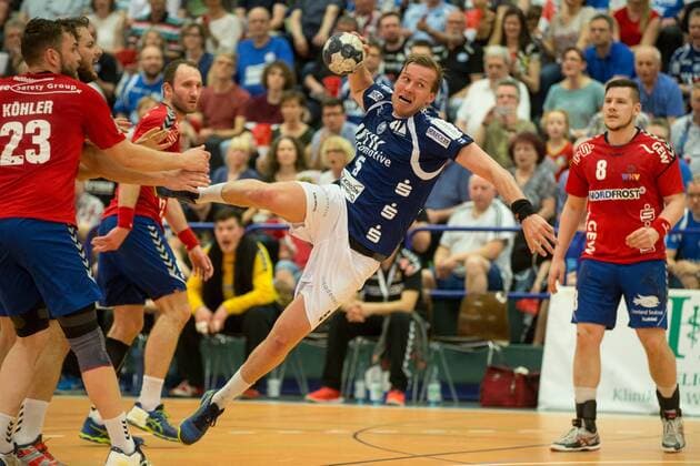 Max Darj 5 Bergischer HC at the throw Bergischer HC vs Wilhelmshavener HV Handball 2 Bundesliga 20 04 18 Solingen NRW Germany Klingenhalle Copyright: xcdnx