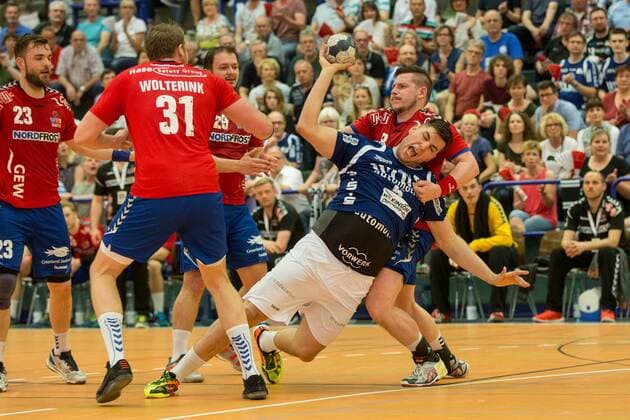 Foul by Fabrice Lehmann 8 Wilhelmshavener HV to Leos Petrovsky 6 Bergischer HC Bergischer HC vs Wilhelmshavener HV Handball 2 Bundesliga 20 04 18 Solingen NRW Germany Klingenhalle Copyright: xcdnx