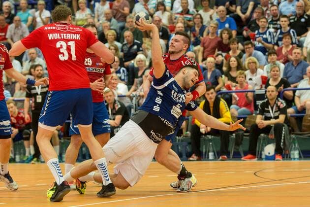 Foul by Fabrice Lehmann 8 Wilhelmshavener HV to Leos Petrovsky 6 Bergischer HC Bergischer HC vs Wilhelmshavener HV Handball 2 Bundesliga 20 04 18 Solingen NRW Germany Klingenhalle Copyright: xcdnx