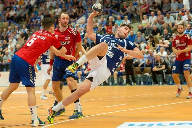 Rutger ten Velde 5 Wilhelmshavener HV and Janik Köhler 23 Wilhelmshavener HV can not stop Leos Petrovsky 6 Bergischer HC from scrounging Bergischer HC vs Wilhelmshavener HV Handball 2 Bundesliga 20 04 18 Solingen NRW Germany Klingenhalle Copyright: xcdnx