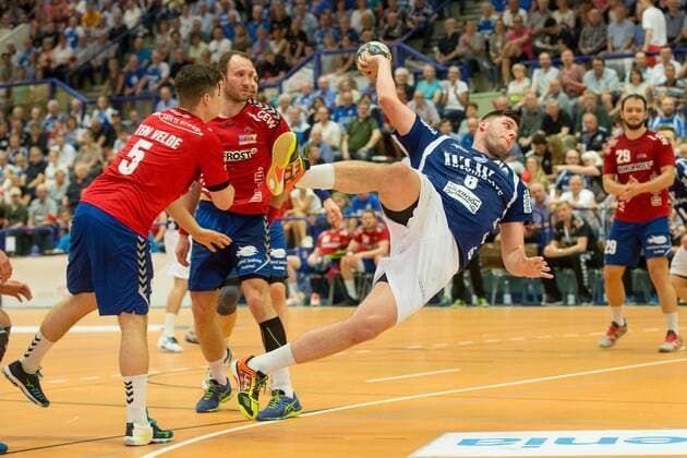 Rutger ten Velde 5 Wilhelmshavener HV and Janik Köhler 23 Wilhelmshavener HV can not stop Leos Petrovsky 6 Bergischer HC from scrounging Bergischer HC vs Wilhelmshavener HV Handball 2 Bundesliga 20 04 18 Solingen NRW Germany Klingenhalle Copyright: xcdnx
