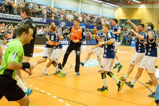 Maciej Majdzinski 14 Bergischer HC Jan Artmann 17 Bergischer HC Christopher Rudeck 16 TW Bergisch HC Bogdan Andrei Criciotoiu 90 Bergischer HC Linus Arnesson 24 Bergischer HC and other Bergisch HC vs Wilhelmshavener HV Handball 2 Bundesliga 20 04 18 Solingen NRW Germany Klingenhalle Copyright: xcdnx