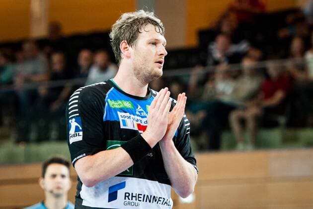 Bennet Johnen Nr 17 Vikings after a refereeing decision HC Rhein Vikings vs. EHV Aue Handball 2 Bundesliga 20 04 18 Dusseldorf NRW Germany Castello Copyright: xcdn_nszx