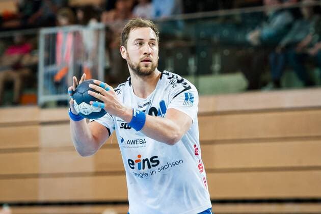 7 meters played by Marc Pechstein Nr 60 Aue HC Rhein Vikings vs. EHV Aue Handball 2 Bundesliga 20 04 18 Dusseldorf NRW Germany Castello Copyright: xcdn_nszx