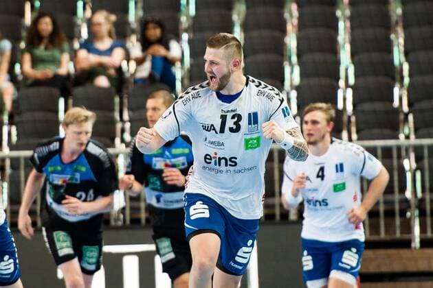 Jubilee after a hit at Mindaugas Dumcius No 13 Aue HC Rhein Vikings vs EHV Aue Handball 2 Bundesliga 20 04 18 Dusseldorf NRW Germany Castello Copyright: xcdn_nszx