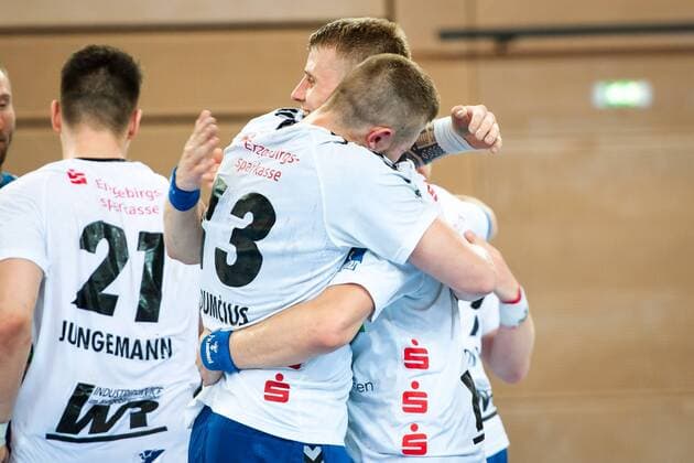 Mindaugas Dumcius Nr 13 Aue front and Benas Petreikis Nr 11 Aue HC Rhein Vikings vs. EHV Aue Handball 2 Bundesliga 20 04 18 Dusseldorf NRW Germany Castello Copyright: xcdn_nszx