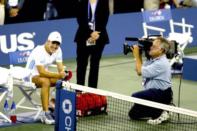 Tennis, US Open Damen Finale 2003, Justine Henin-Hardenne - Kim Clijsters BRU51 - 20030907 - NEW YORK, USA : Justine Henin-Hardenne of Belgium enjoys the moment after defeating Kim Clijsters to win the women s final at the 2003 US Open tennis championships, in Flushing Meadows, New York, Saturday 06 September 2003. Second seed Henin-Hardenne defeated world number one Clijsters 7-5, 6-1 to win her first US Open tennis title.  x1377342x