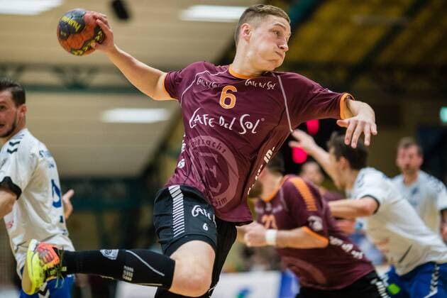 Lukas Schieb 6 of Eintracht Hildesheim at the throw during the match in the DKB Handball 2 Bundesliga between Dessau Rosslauer HV 06 and Eintracht Hildesheim in the Anhalt Arena on April 20 2018 in Bauhausstadt Dessau Saxony Anhalt Germany HB 2BL Dessau Rosslauer HV 06 Eintracht Hildesheim Bauhausstadt Dessau Copyright: xEIBNER HartmutxBoesenerx EP_HBR