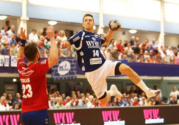 HBL 2 Handball Bundesliga Season 2017 2018 31 Matchday Bergischer HC Wilhelmshavener HV Maciej Majdzinski Bergischer HC in action left Janik Köhler Wilhelmshaven
