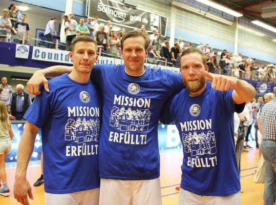 HBL 2 Handball Bundesliga Season 2017 2018 31 Matchday Bergischer HC Wilhelmshavener HV was celebrated after the game by Max Darj Linus Arnesson and Jan Artmann all Bergischer HC