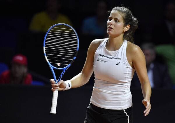 Julia Görges GER Disappointment disappointed with opportunity Gesture Gesture Tennis Women Team Germany Germany Fed Cup Fed Cup 2018 Semifinal Germany GER vs Czech Republic CZE Porsche Arena Stuttgart 21 22 04 2018 Fed Cup Semifinals GER CZE Porsche Arena Stuttgart 2018