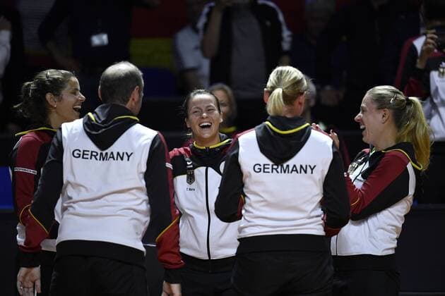 German Team fires up Team Building Julia Görges GER FED CUP Tennis Team Principal Captain Jens Gerlach GER Tatjana Maria GER Anna Lena Grönefeld GER Angelique KERBER GER Tennis Women Team Germany Germany Fed Cup Fed Cup 2018 Semifinals Germany GER vs Czech Republic CZE Porsche Arena Stuttgart 21 22 04 2018 Fed Cup semi-final GER CZE Porsche Arena Stuttgart 2018