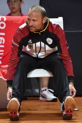Jens GERLACH Team boss GER watching the match from the bench Single shot Cut out Full length whole figure Tennis Fed Cup Semi-finals Germany Czech Republic P O R S C H E A R E N A Stuttgart on 21 04 2018