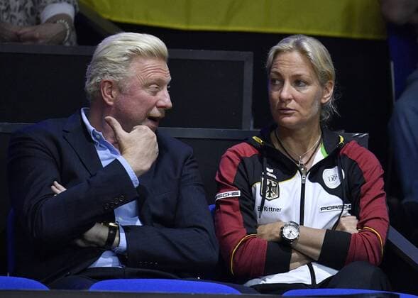 Boris Becker DTB left in discussion Discussion with Barbara Rittner DTB Gesture Gesture Tennis Ladies Team Germany Germany Fed Cup Fedation FedCup 2018 Semifinal Germany GER vs Czech Republic CZE Porsche Arena Stuttgart 21 22 04 2018 Fed Cup Semi-final GER CZE Porsche Arena Stuttgart 2018