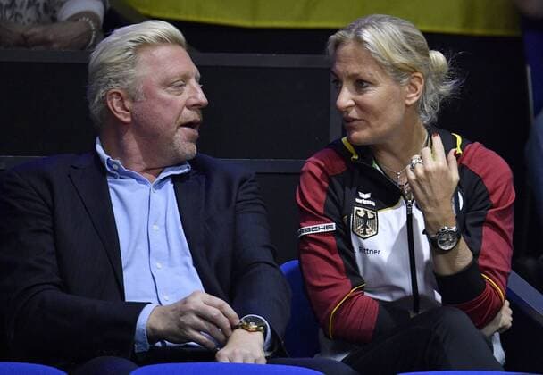 Boris Becker DTB left in discussion Discussion with Barbara Rittner DTB Gesture Gesture Tennis Ladies Team Germany Germany Fed Cup Fedation FedCup 2018 Semifinal Germany GER vs Czech Republic CZE Porsche Arena Stuttgart 21 22 04 2018 Fed Cup Semi-final GER CZE Porsche Arena Stuttgart 2018