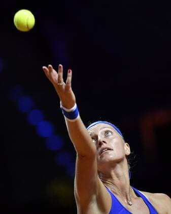 Petra Kvitova CZE Action Serve Tennis Ladies Team Germany Germany Fed Cup Fed Cup 2018 Semifinal Germany GER vs Czech Republic CZE Porsche Arena Stuttgart 21 22 04 2018 Fed Cup Semi Final GER CZE Porsche Arena Stuttgart 2018