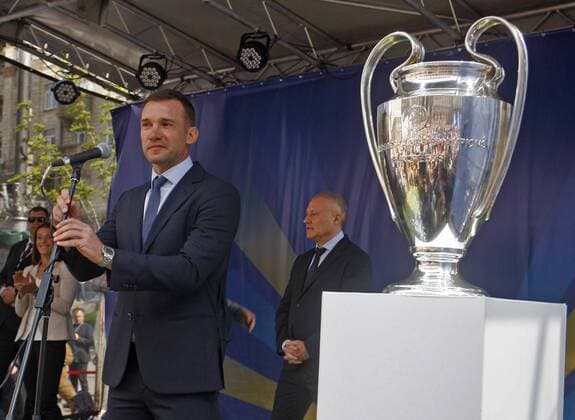 Fußball, CL, Pokale erreichen den Finalort Kiew April 21, 2018 - Kiev, Ukraine - ANDRIY SHEVCHENKO, Ukrainian former soccer player and ambassador for the UEFA Champions League final in Kiev speaks during a handover ceremony in downtown Kiev, Ukraine, on 21 April 2018. Kiev will host the UEFA Champions League Final matches on 24 and 26 May 2018. UKRAINE UEFA CHAMPIONS LEAGUE FINAL - ZUMAg194 20180421_zap_g194_014 Copyright: xSergxGlovnyx