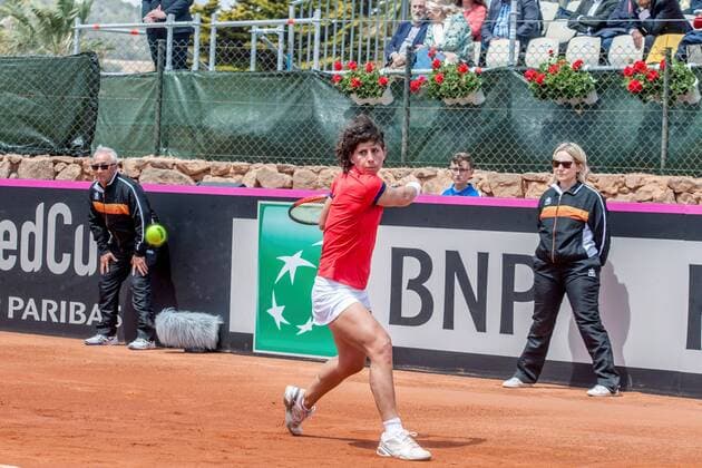 Spanish tennis player Carla Suarez hits the ball against Paraguyan Veronica Cepede during their match as part of FedCup World Group II play-off round in La Manga, southeastern Spain, 21 April 2018. FedCup World Group II Play-Off Spain vs. Paraguay !ACHTUNG: NUR REDAKTIONELLE NUTZUNG!  Copyright: xCristobalxOsetex GRAF9041 20180421-636599208555401719