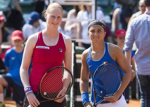 Belgian Alison Van Uytvanck and Italian Sara Errani pictured at the start of a tennis game between Italian Sara Errani WTA Tennis Damen 91) and Belgian Alison Van Uytvanck (WTA 50), the second rubber of this weekend s Fed Cup World Group Play Off meeting between Italy and Belgium in Genoa, Italy, Saturday 21 April 2018. Belgian leads 1-0. LAURIExDIEFFEMBACQ  x05333230x