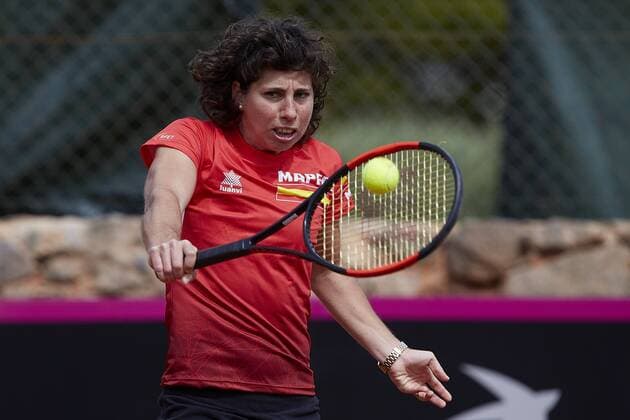 April 21, 2018 - La Manga, Murcia, Spain - Carla Suarez Navarro of Spain hits a shot during training during day one of the Fedcup World Group II Play-offs match between Spain and Paraguay at Centro de Tenis La Manga Club on April 21, 2018 in La Manga, Spain Spain v Paraguay - Fedcup by BNP Paribas World Group II Play-offs  - ZUMAn230 20180421_zaa_n230_579 Copyright: xDavidxAliagax