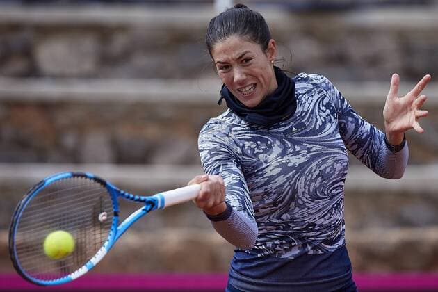 April 21, 2018 - La Manga, Murcia, Spain - Garbine Muguruza of Spain hits a shot in training during day one of the Fedcup World Group II Play-offs match between Spain and Paraguay at Centro de Tenis La Manga Club on April 21, 2018 in La Manga, Spain Spain v Paraguay - Fedcup by BNP Paribas World Group II Play-offs  - ZUMAn230 20180421_zaa_n230_583 Copyright: xDavidxAliagax
