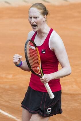 Belgian Alison Van Uytvanck celebrates during a tennis game between Italian Sara Errani WTA Tennis Damen 91) and Belgian Alison Van Uytvanck (WTA 50), the second rubber of this weekend s Fed Cup World Group Play Off meeting between Italy and Belgium in Genoa, Italy, Saturday 21 April 2018. LAURIExDIEFFEMBACQ  x05333343x
