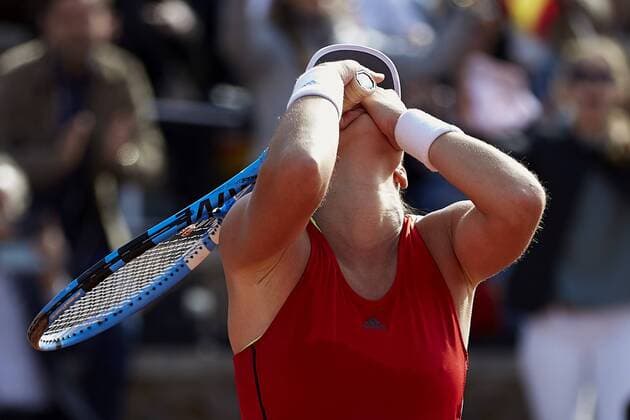 Bilder des Tages - SPORT April 21, 2018 - La Manga, Murcia, Spain - Garbine Muguruza of Spain celebrates the victory in her match against Montserrat Gonzalez of Paraguay during day one of the Fedcup World Group II Play-offs match between Spain and Paraguay at Centro de Tenis La Manga Club on April 21, 2018 in La Manga, Spain Spain v Paraguay - Fedcup by BNP Paribas World Group II Play-offs  - ZUMAn230 20180421_zaa_n230_632 Copyright: xDavidxAliagax