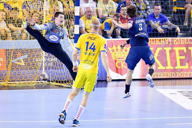 21.04.2018 KIELCE UL. BOCZNA ( POLAND ) PILKA RECZNA MEZCZYZN ( HANDBALL MEN S ) LIGA MISTRZOW - 1 4 FINALU ( MEN S VELUX EHF CHAMPIONS LEAGUE - QUARTER FINAL ) MECZ PGE VIVE KIELCE - PARIS SAINT GERMAIN HANDBALL ( GAME ) NZ FILIP IVIC UWE GENSHEIMER FOTO MICHAL STANCZYK CYFRASPORT NEWSPIX.PL --- Newspix.pl  20180421CSMS0014