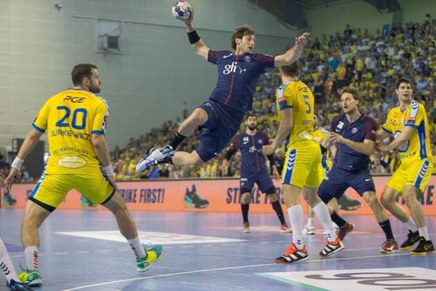 Bilder des Tages - SPORT 21.04.2018, Kielce, pilka reczna, PGE Vive Kielce - Paris Saint-Germain, Liga Mistrzow, 1 4 finalu, N z Mariusz Jurkiewicz (VIVE), Uwe Gensheimer (PSG), Michal Jurecki (VIVE), fot. Tomasz Jastrzebowski Foto Olimpik ----- 21.04.2018, Kielce, handball, PGE Vive Kielce - Paris Saint-Germain, EHF Champions League quarterfinal, In the picture: Mariusz Jurkiewicz (VIVE), Uwe Gensheimer (PSG), Michal Jurecki (VIVE), fot. Tomasz Jastrzebowski Foto Olimpik NEWSPIX.PL --- Newspix.pl 20180421toja5461