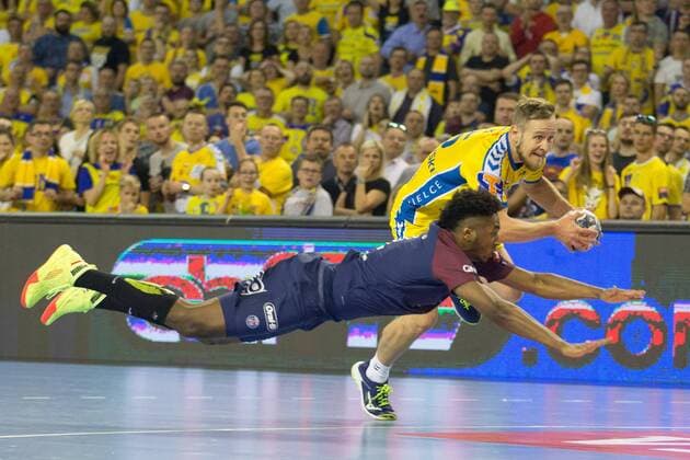 21.04.2018, Kielce, pilka reczna, PGE Vive Kielce - Paris Saint-Germain, Liga Mistrzow, 1 4 finalu, N z Benoit Kounkoud (PSG), Mateusz Jachlewski (VIVE), fot. Tomasz Jastrzebowski Foto Olimpik ----- 21.04.2018, Kielce, handball, PGE Vive Kielce - Paris Saint-Germain, EHF Champions League quarterfinal, In the picture: Benoit Kounkoud (PSG), Mateusz Jachlewski (VIVE), fot. Tomasz Jastrzebowski Foto Olimpik NEWSPIX.PL --- Newspix.pl 20180421toja5762