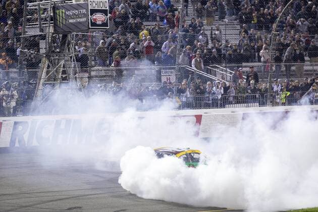 Themen der Woche - SPORT Bilder des Tages - SPORT April 21, 2018 - Richmond, Virginia, United States of America - April 21, 2018 - Richmond, Virginia, USA: Kyle Busch (18) wins the Toyota Owners 400 at Richmond Raceway in Richmond, Virginia. NASCAR Motorsport USA 2018: Monster Energy NASCAR Cup Series Toyota Owners 400 April 21 - ZUMAa161 20180421_zaa_a161_124 Copyright: xStephenxA.xArce xAspxIncx
