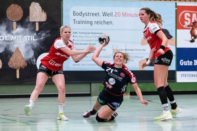 Benitta Quattlender TG Nuertingen 18 Marie Christine Beddies SG H2Ku Herrenberg Kuties 22 Nicole Lederer TG Nuertingen 17 SG H2Ku Herrenberg Kuties vs TG Nuertingen Handball 2 Bundesliga Women HBF Season 17 18 21 04 2018 SG H2Ku Herrenberg Kuties vs TG Nuertingen Handball 2 Bundesliga Women HBF Season 17 18 21 04 2018 Herrenberg Copyright: xFrankx Eibner-Pressefotox EP_wfk