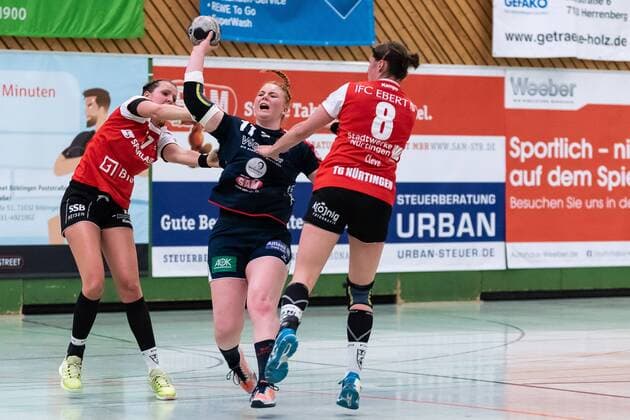 Nicole Lederer TG Nuertingen 17 Kerstin Foth SG H2Ku Herrenberg Kuties 11 Delia Cleve TG Nuertingen 08 SG H2Ku Herrenberg Kuties vs TG Nuertingen Handball 2 Bundesliga Women HBF season 17 18 21 04 2018 SG H2Ku Herrenberg Kuties vs TG Nuertingen Handball 2 Bundesliga Women HBF Season 17 18 21 04 2018 Herrenberg Copyright: xFrankx Eibner-Pressefotox EP_wfk
