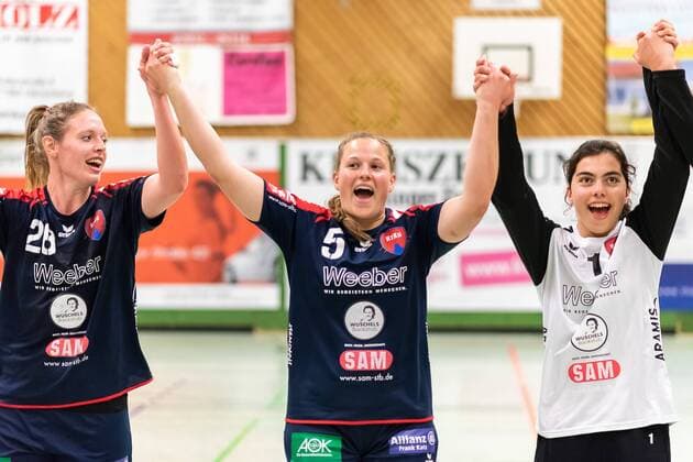 Anika Leppert SG H2Ku Herrenberg Kuties 28 Sandra Kussmaul SG H2Ku Herrenberg Kuties 05 Joelle Arno SG H2Ku Herrenberg Kuties 01 Jubel Sieg SG H2Ku Herrenberg Kuties vs TG Nuertingen Handball 2 Bundesliga Women HBF Season 17 18 21 04 2018 SG H2Ku Herrenberg Kuties vs TG Nuertingen Handball 2 Bundesliga Women HBF season 17 18 21 04 2018 Herrenberg Copyright: xFrankx Eibner-Pressefotox EP_wfk