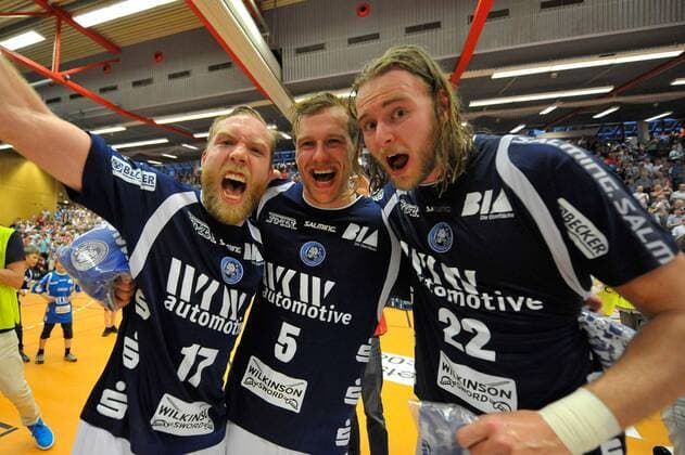GER 2 DKB BHC06 vs Wilhelmshavener HV 20 04 2018 Klingenhalle Solingen Solingen GER 2 DKB BHC06 vs Wilhelmshavener HV cheering Jan Artmann BHC 17 Max Darj BHC 5 and Fabian Gutbrod BHC06 22 nordphotox xFreund nph00018