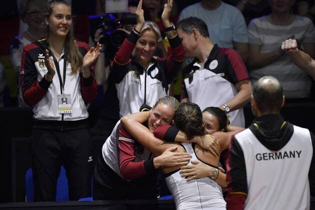Julia Görges GER celebrates cheering gesture with team Anna Lena Grönefeld GER Tatjana Maria GER FED CUP tennis team boss captain Jens Gerlach GER Barbara Rittner tennis women team Germany Germany Fed Cup Fed. FedCup 2018 semifinal Germany GER vs Czech Republic CZE Porsche Arena Stuttgart 21 22 04 2018 Fed Cup semi-final GER CZE Porsche Arena Stuttgart 2018