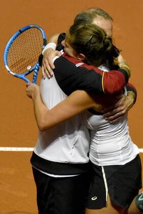 Cheers and Joy with Team Captain Jens Gerlach GER and Julia Görges GER Germany Stuttgart Sport Tennis FedCup World Group Semifinals Germany vs Czech Republic on 22 04 2018 Porsche Arena