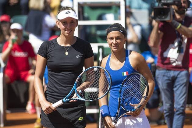 Belgian Elise Mertens and Italian Sara Errani pictured at the start of a tennis game between Italian Sara Errani and Belgian Elise Mertens WTA Tennis Damen 17), the third rubber of this weekend s Fed Cup World Group Play Off meeting between Italy and Belgium in Genoa, Italy, Sunday 22 April 2018. LAURIExDIEFFEMBACQ  x05333909x